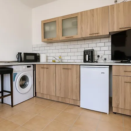 Sunflight 01b One Bedroom * לרנקה